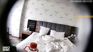 主题酒店TP-文艺范气质美女背着男友偷偷和微信网友开房下部