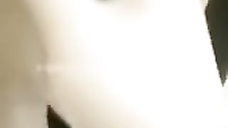 别再往上放了别把鸡巴废了乖女儿吃冰棒要和爸爸玩冰火结果草完被爸爸用大黄瓜插插