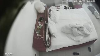 啊轻点水滴摄像头偷拍穿着女仆装的小媳妇和老公啪啪