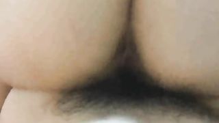 嫩鲍情人如饥似渴多次主动手扶鸡巴引入骚穴