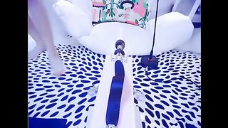 UT美女骚货小主播Luxury美乳嫩逼用全自动插逼的机器表演插逼自慰大秀