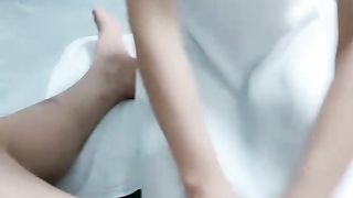 剧情演绎足疗店按脚勾搭技师，加300让妹子足交打飞机，脱下内裤看逼多是水，再加500操逼按摩床上搞