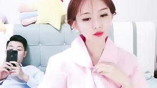 米拉和主人的幸福生活今晚玩制服诱惑护士装，性感黑丝红唇吊带内裤，舔屌口交上位骑坐抽插，后入猛操多次喷水