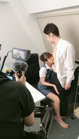 【极品东京妹子】07-03直击日本AV现场拍摄 知名女优上镜现场 被猛男各种姿势爆插 制服OL剧情 高清源码无水印