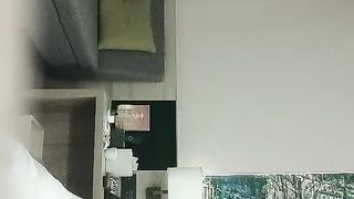 【69堂精品】21岁甜美外围女神，裸体相拥转圈圈，激情啪啪，过程中偷摘套，小姐姐气得够呛怒斥