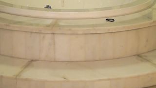 【69堂精品】土豪摄影师大价钱约两位高质量国模酒店百式互慰互舔