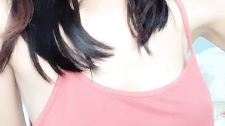 【69堂精品】年轻小夫妻在出租屋中无套啪啪给老公口交