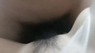 【69堂精品】01年嫩妹甜美吊带黑丝给男友足交骑乘爆操