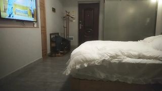 【69堂精品】专攻嫩妹软萌小姐姐乖巧听话小哥今夜艳福不浅