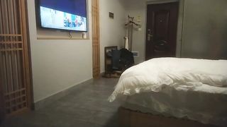 【69堂精品】专攻嫩妹软萌小姐姐乖巧听话小哥今夜艳福不浅