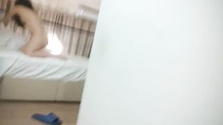 【69堂精品】专约良家人妻吃饱喝足看会电视沙发上骑脸插嘴