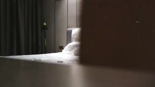 【69堂精品】少妇美腿高跟鞋跪地口交活抽插