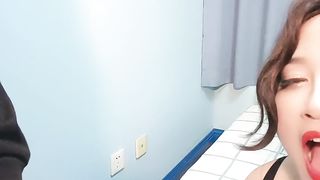 【69堂精品】爆乳黑丝全程露脸敞开双腿道具玩弄骚穴浪叫