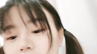 【69堂精品】天花板萌妹双马尾撩起短裙看穴中指插入猛扣