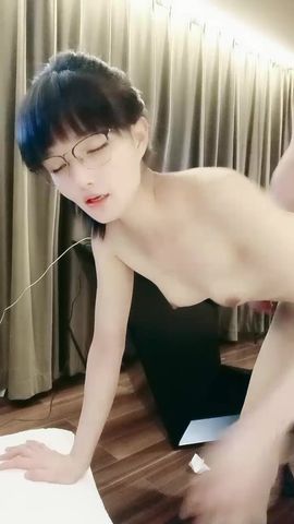 【69堂精品】女主播舔蛋吸屌口活堪比技师开档肉丝美臀骑上来