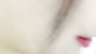 【69堂精品】清纯美妞湿身诱惑极品美乳马桶上假屌骑坐