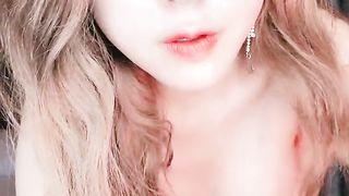 【69堂精品视频】宝宝直播和粉丝聊性爱勾起男人的欲望