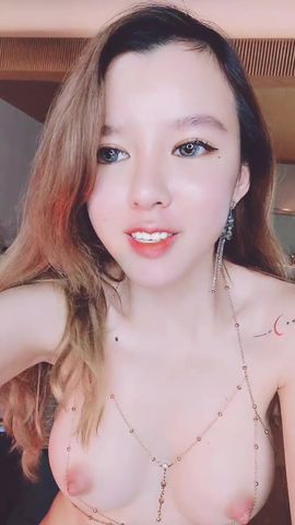 【69堂精品视频】宝宝站立诱惑粉丝扭动呻吟