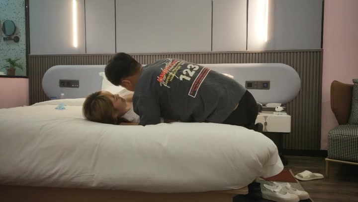 探花00后大圈外围嫩妹高颜值青春风美乳坚挺