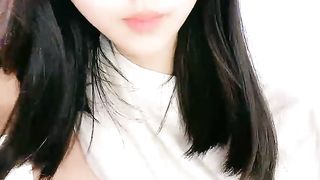 爆炒法系小仙女椅子上直播叉腿玩穴高潮不断呻吟