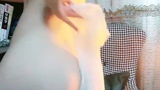 百媚女神玩弄丝袜大长腿小白兔好饱满