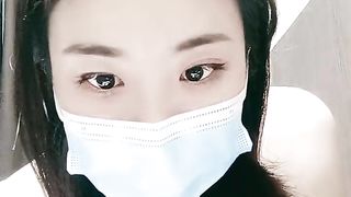 九儿嫩妹玩弄淫穴呻吟和粉丝聊骚淫语诱惑