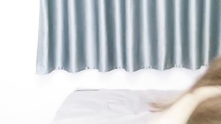 九头身美腿水蛇腰白丝高跟鞋搔首弄姿厕所掰穴尿尿