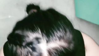 风骚少妇深夜公测勾搭啪啪直接在厕所口交爆草