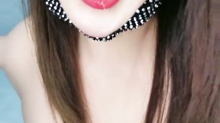 悠悠子白嫩大奶粉嫩乳头直播高潮流水