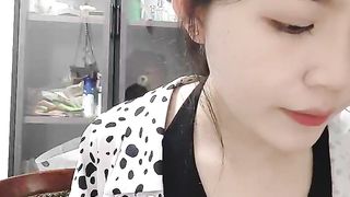 【69堂精品视频】湖南妹子极品美乳阴毛长阴唇粉让人心动的初恋女神
