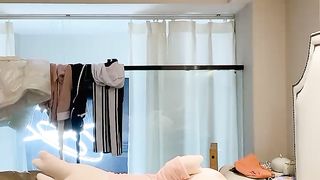 【69免费视频】月月公主好会玩拿着裤头拉骚逼玩得高潮不断