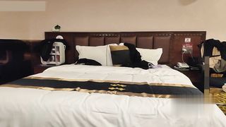 【69堂精品视频】驴友们晚上酒店打牌双飞啪啪真淫乱高潮