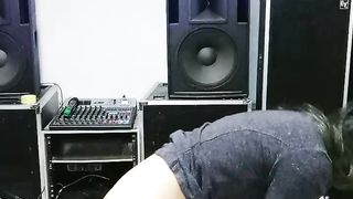 【69堂精品视频】大嫂足交丝袜高跟诱惑衣服都没脱完就草上了