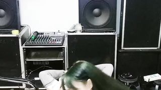 【69堂精品视频】大嫂足交丝袜高跟诱惑衣服都没脱完就草上了