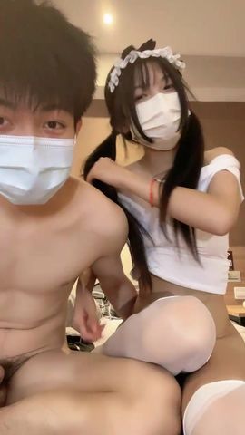 【69堂精品】白丝马尾骚学妹跟小哥哥站立后入打桩高潮