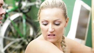 【69堂免费视频】弯曲大鸡巴玩弄骚穴暴力打桩干的流水不断