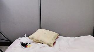 【69堂免费视频】丝袜肥臀少女邀请鸡巴男主侧入打桩尖叫