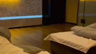 【69堂免费视频】爆火推特19岁娇小苗条骚妹妹【苏苏】大白天各种路人前露出紫薇啪啪胆量惊人