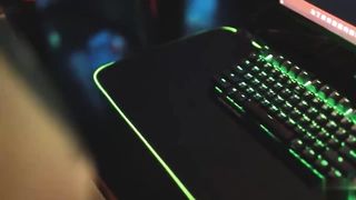 【69堂免费视频】婕咪漂泊在网咖渡日的少女 睡梦中被扒光啪啪啪大奶子乱颤