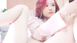 【69堂免费视频】网红脸美女超棒身材白皙屁股无毛嫩穴