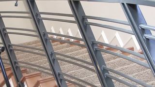 【69堂免费视频】女孩喜欢又大又长又漂亮的鸡巴口交