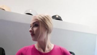 【69堂免费视频】女孩露西·哈特让她的阴户在顾客能承受的坐插