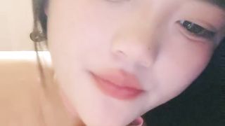 【69堂免费视频】皮卡丘死库水，带着项圈眼罩操逼