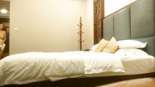 【69堂免费视频】肉感身材大奶子，埋头吃吊骑乘位，服务态度不太行