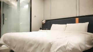 【69堂免费视频】壹屌探花约了个高颜值短发苗条妹子啪啪，舔奶口交上位骑坐抽插大力猛操