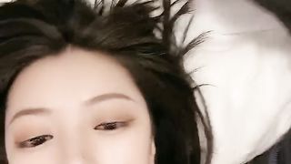 【69堂免费视频】车模美女小姐姐下海！舔屌插嘴口活超棒！掰开骚穴好多水，翘起屁股求操，进进出出美女爽翻