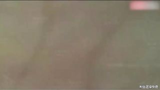 【69堂免费视频】去学妹家里玩不让拍，男生强制插入，操爽了随便拍了