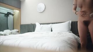 【69堂免费视频】神似明星“王鸥”的涉世未深的兼职女大学生，被大屌男偷拍狂插全过程