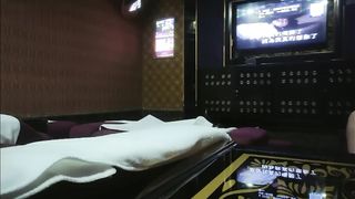 【69堂免费视频】重金忽悠足浴店老板娘，极品大长腿，趁高潮太爽了估计没拔出来内射了