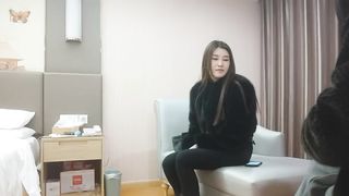 【69堂免费视频】170cm顶级外围女神，美腿长裙坐在身上揉胸，交叉姿势爆插小穴